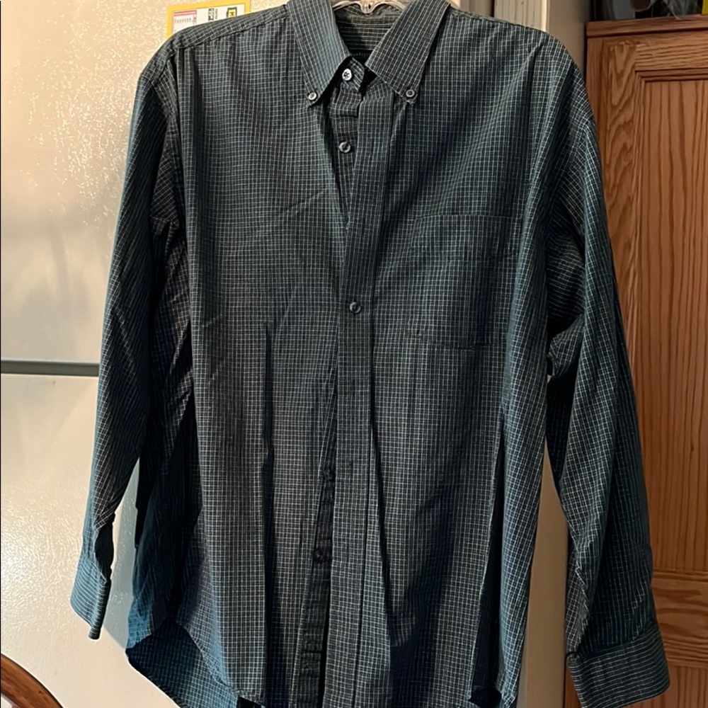 Men’s Van Heusen Button Down Size L